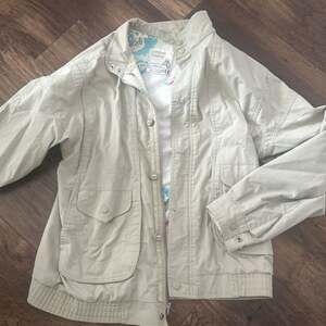 Vintage London Towne by London Fog Khaki Harrington Jacket with Tropical Sailboa